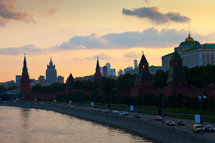 Header moscow kremlin summer sunset